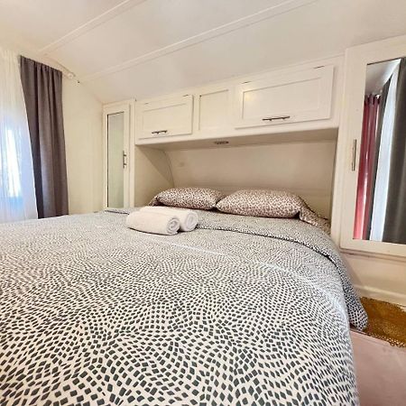 Social Distanсing Approved Nature Getaway! Naples Luaran gambar